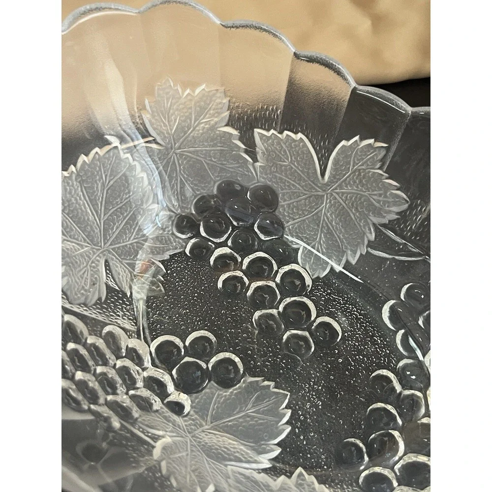 FROSTED GLASS GRAPES AND LEAVES OVAL FRUIT BOWL 10.5x8x4.5‎ (748)
